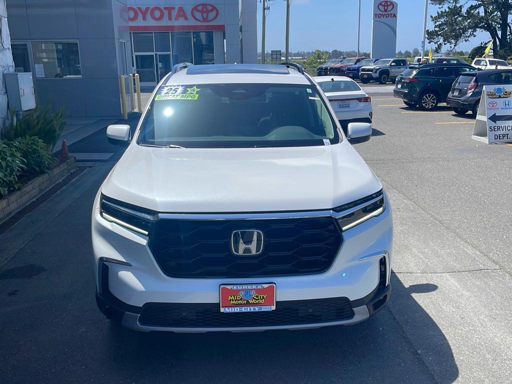 new 2025 Honda Pilot car, priced at $53,405