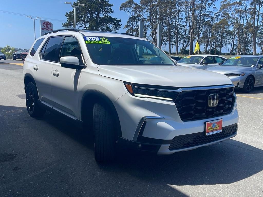 new 2025 Honda Pilot car, priced at $53,405