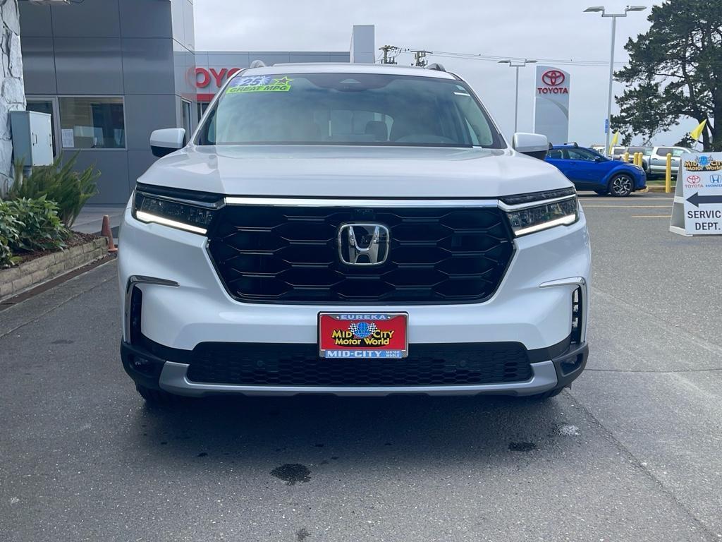 new 2025 Honda Pilot car, priced at $54,985
