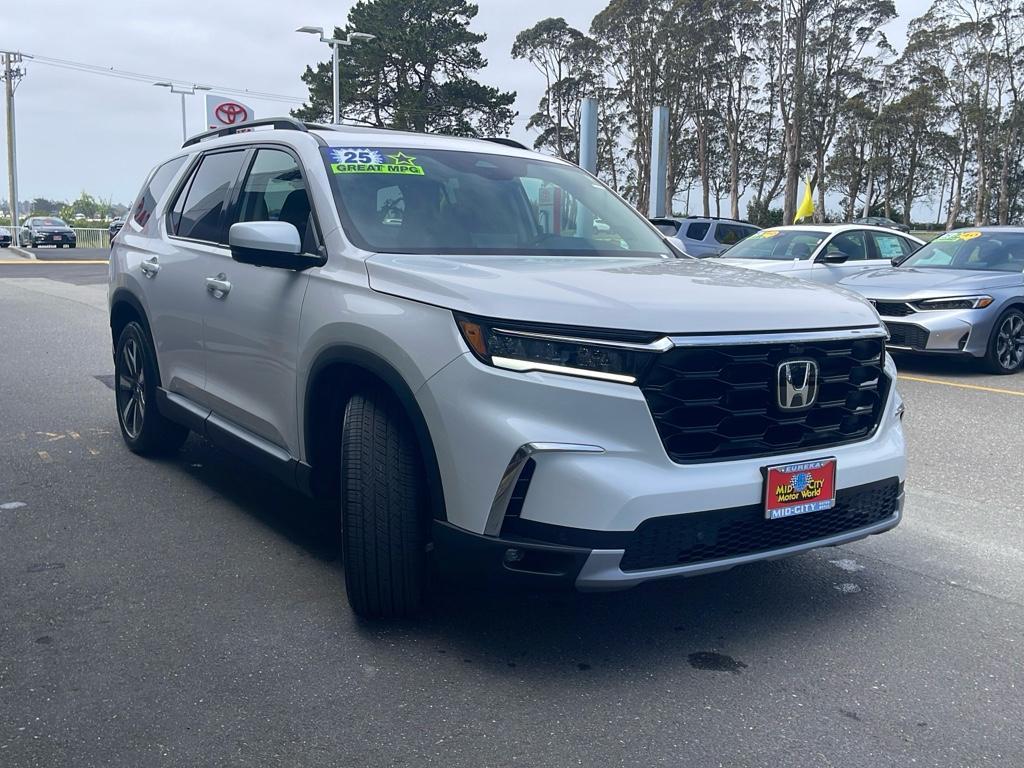 new 2025 Honda Pilot car, priced at $54,985