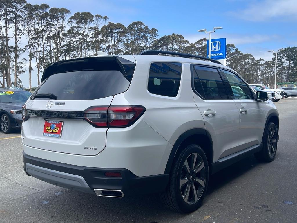 new 2025 Honda Pilot car, priced at $54,985