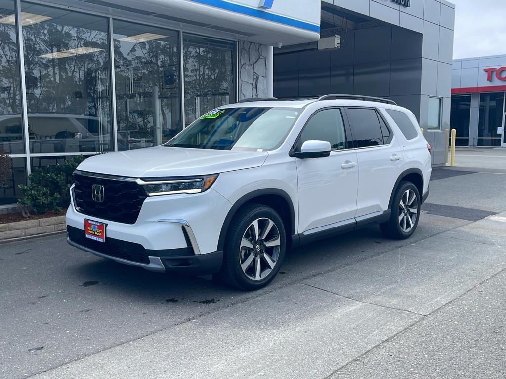 new 2025 Honda Pilot car, priced at $54,985