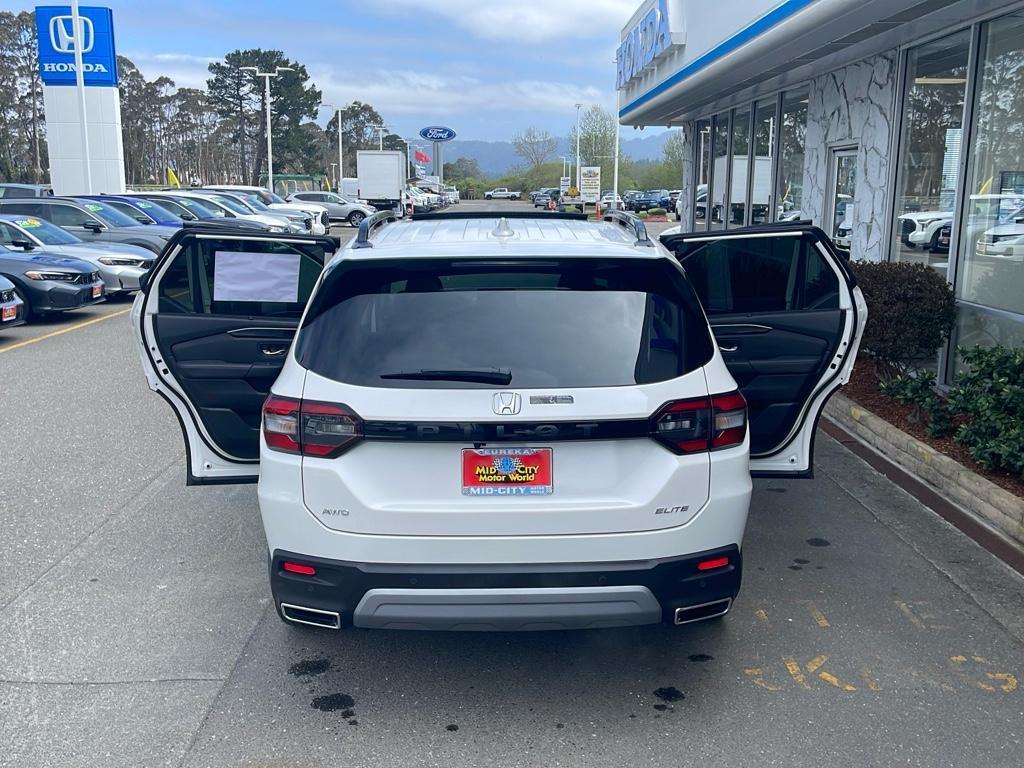 new 2025 Honda Pilot car, priced at $54,985
