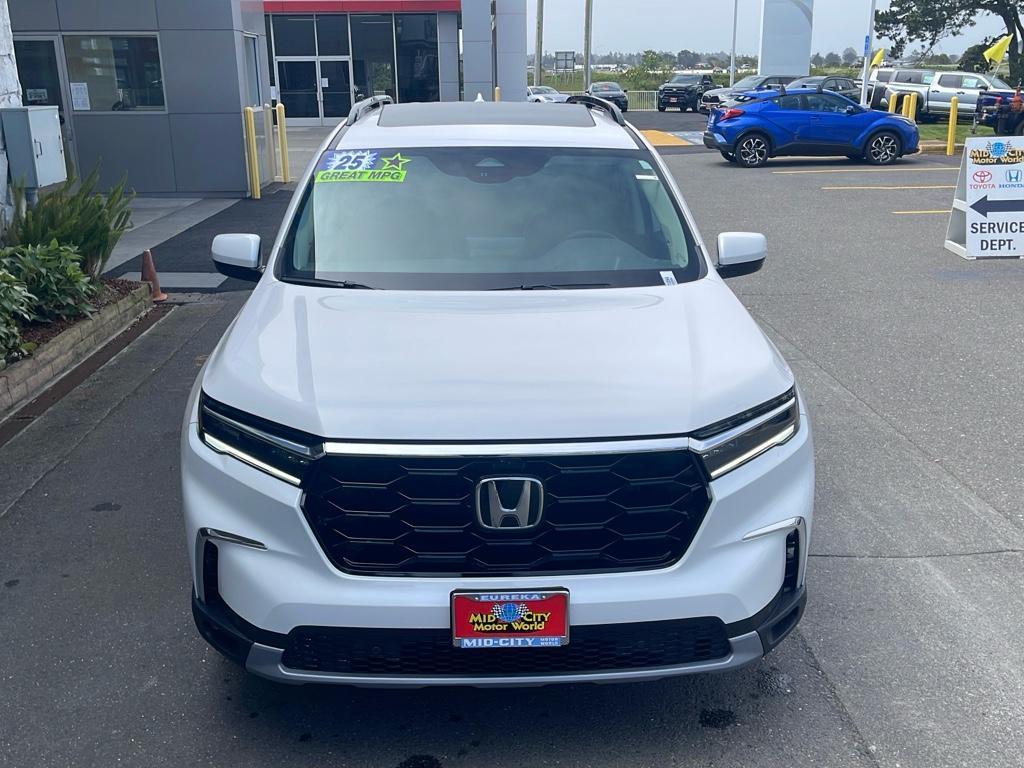 new 2025 Honda Pilot car, priced at $54,985