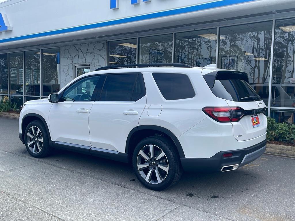 new 2025 Honda Pilot car, priced at $54,985