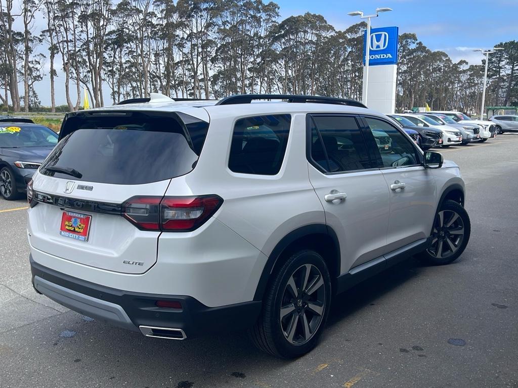 new 2025 Honda Pilot car, priced at $54,985
