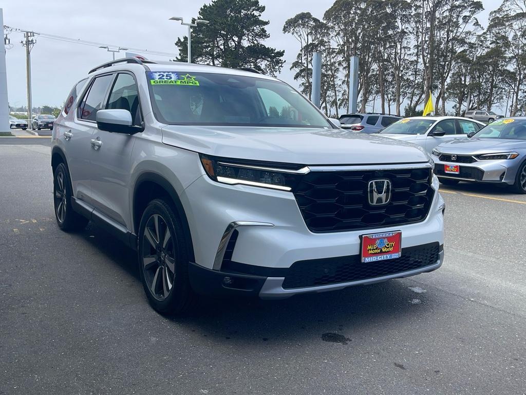 new 2025 Honda Pilot car, priced at $54,985