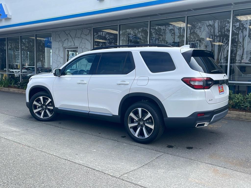 new 2025 Honda Pilot car, priced at $54,985