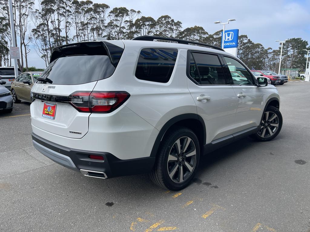 new 2025 Honda Pilot car, priced at $50,505