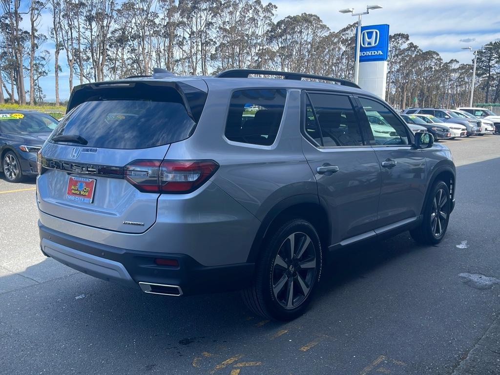 new 2025 Honda Pilot car, priced at $51,050