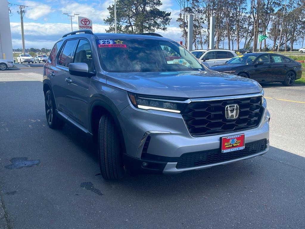 new 2025 Honda Pilot car, priced at $51,050