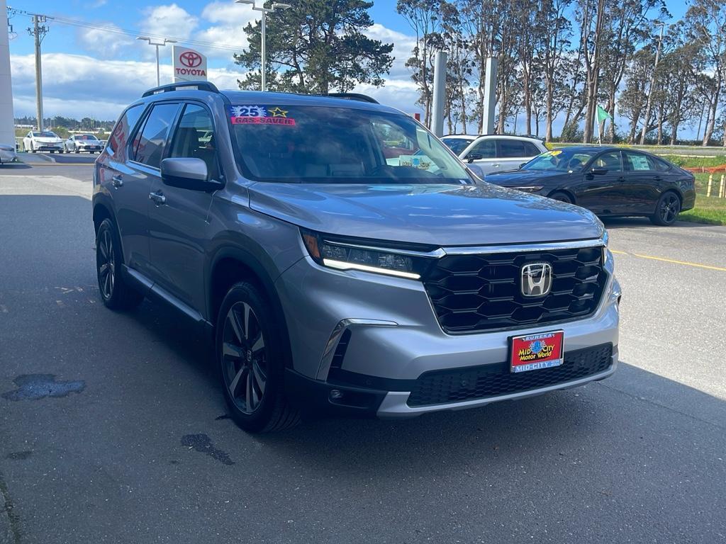 new 2025 Honda Pilot car, priced at $51,050