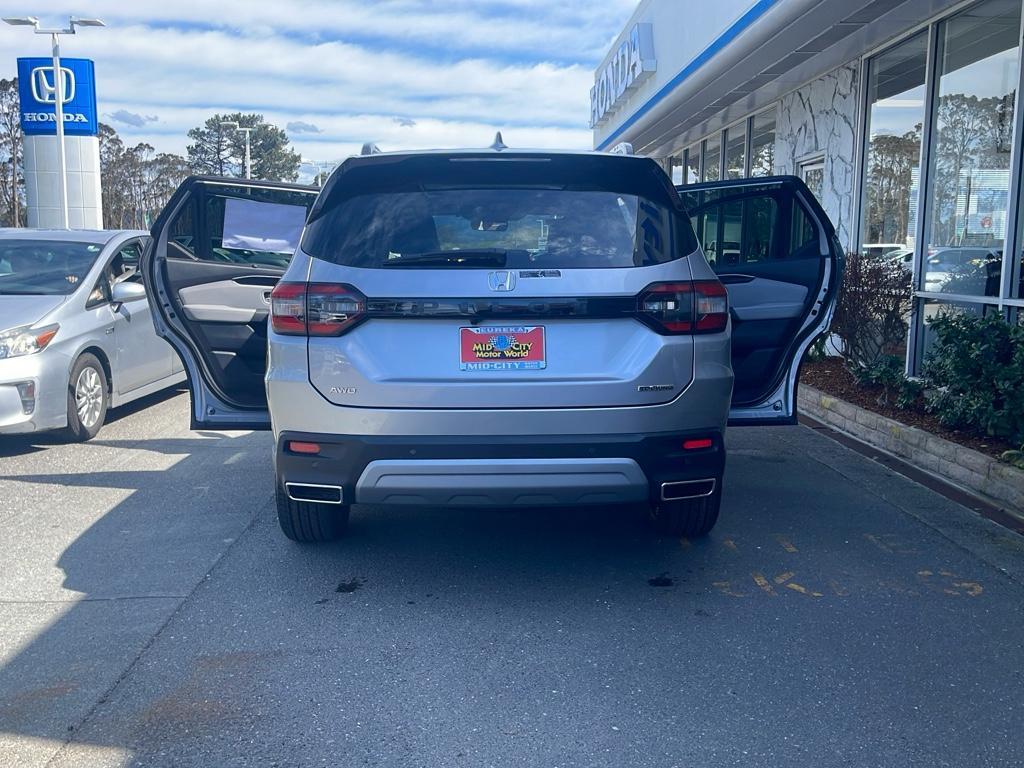 new 2025 Honda Pilot car, priced at $51,050