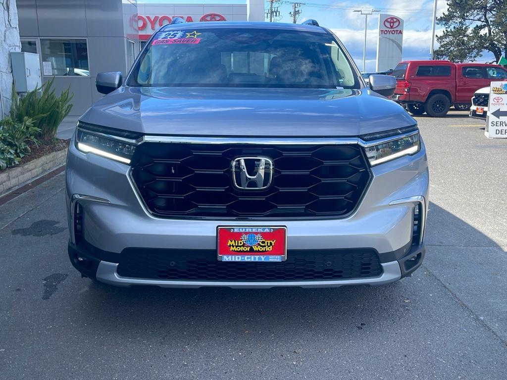 new 2025 Honda Pilot car, priced at $51,050