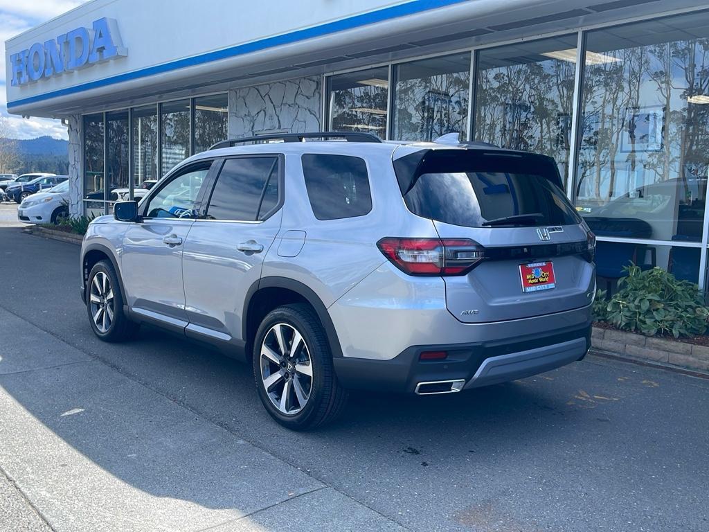 new 2025 Honda Pilot car, priced at $51,050