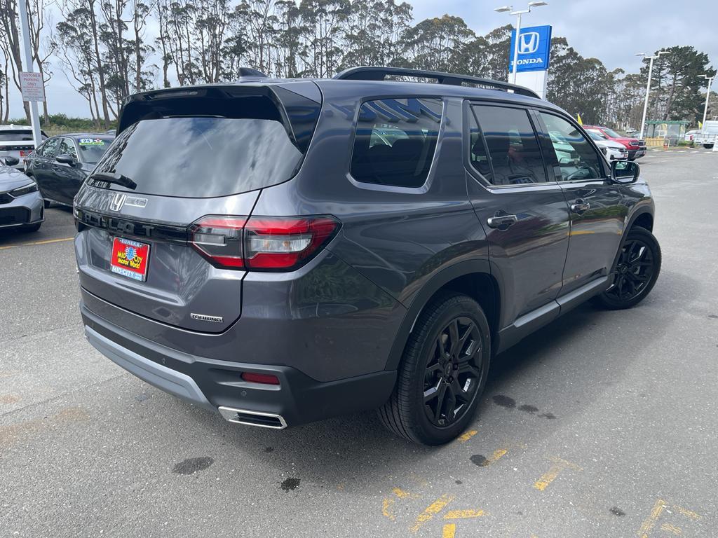 new 2025 Honda Pilot car, priced at $52,950