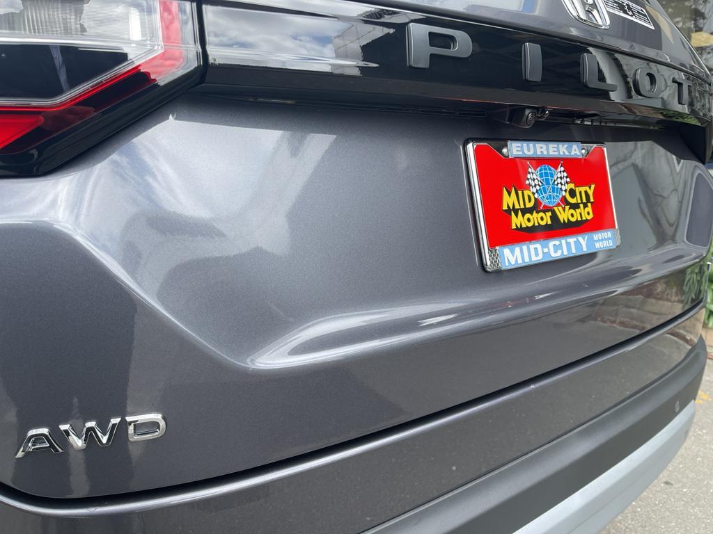 new 2025 Honda Pilot car, priced at $52,950