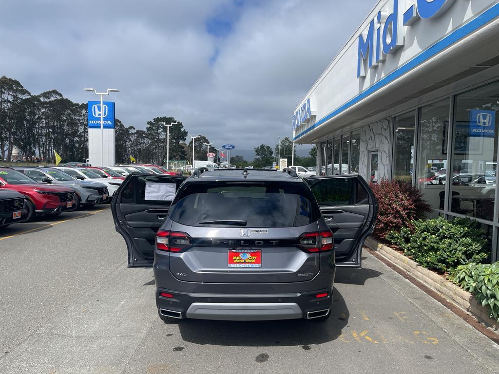 new 2025 Honda Pilot car, priced at $52,950