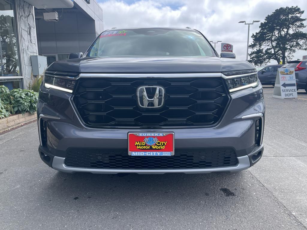 new 2025 Honda Pilot car, priced at $52,950