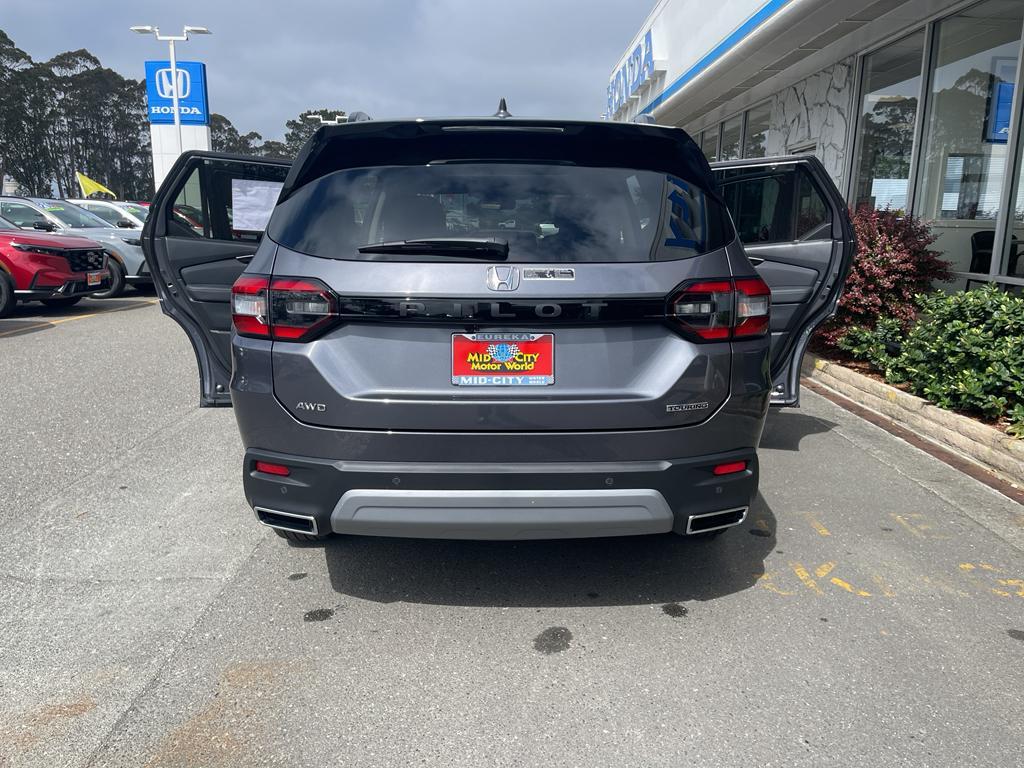 new 2025 Honda Pilot car, priced at $52,950