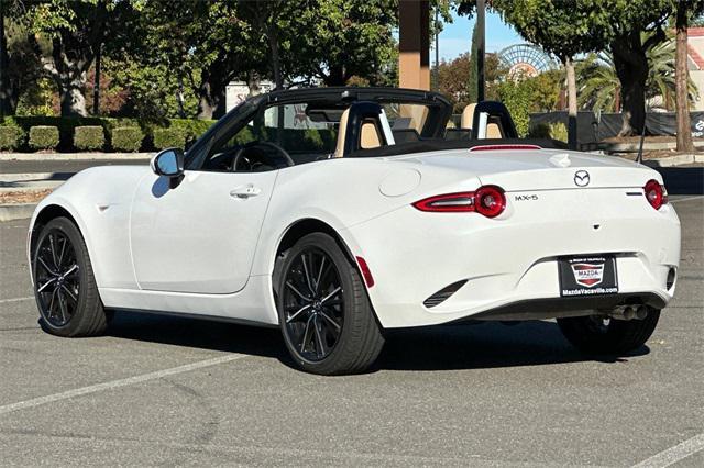 new 2024 Mazda MX-5 Miata car