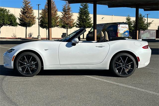 new 2024 Mazda MX-5 Miata car