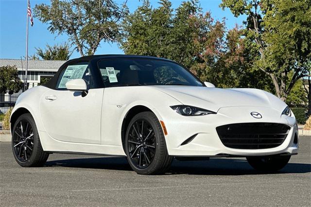 new 2024 Mazda MX-5 Miata car