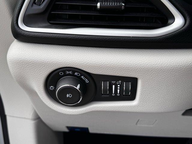 used 2024 Chrysler Pacifica car, priced at $31,875