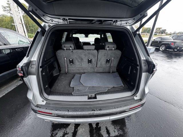 used 2025 Chevrolet Traverse car, priced at $35,555