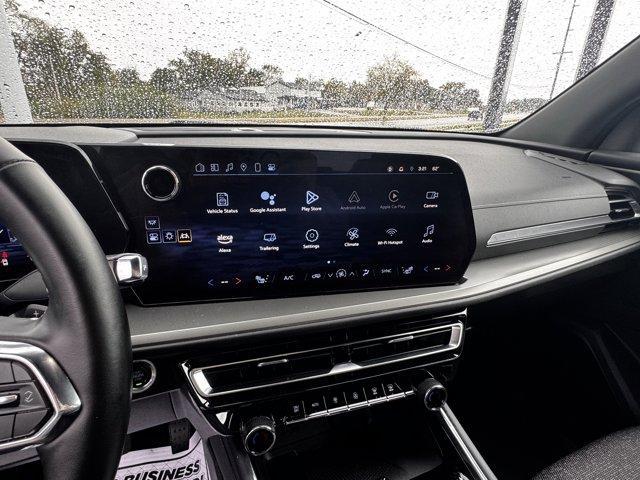 used 2025 Chevrolet Traverse car, priced at $35,555