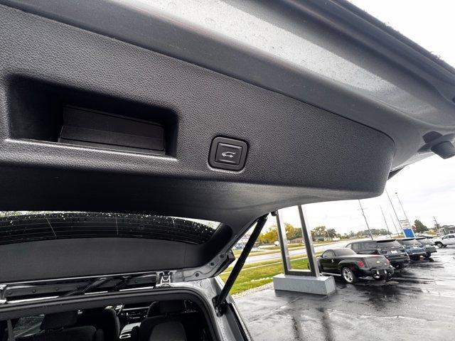 used 2025 Chevrolet Traverse car, priced at $35,555