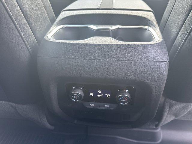 new 2025 Chevrolet Traverse car