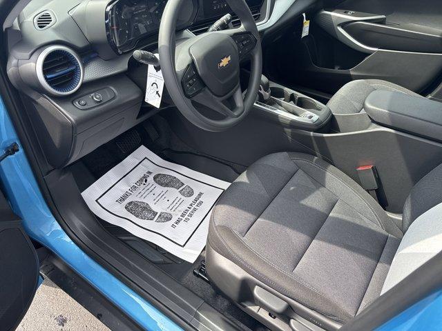 new 2025 Chevrolet Trax car