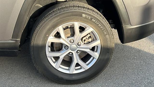 used 2022 Jeep Grand Cherokee car, priced at $34,307