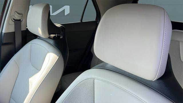 new 2025 Kia Niro car