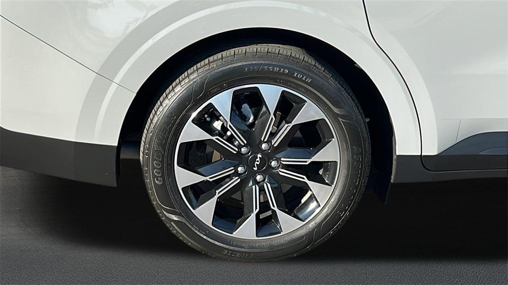 used 2024 Kia Carnival car, priced at $36,832
