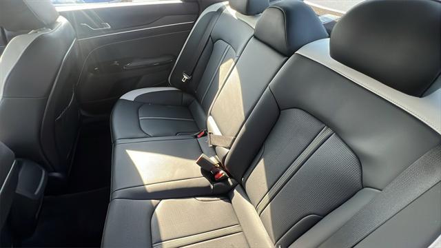 new 2025 Kia K5 car