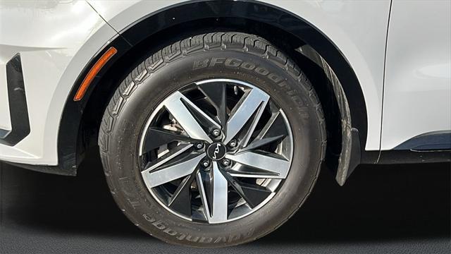 used 2023 Kia Sorento car, priced at $28,772
