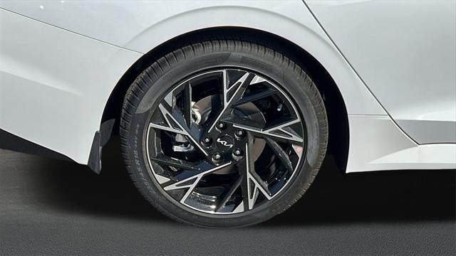 new 2025 Kia K5 car