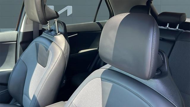 new 2025 Kia Niro car