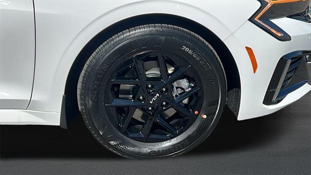 new 2025 Kia K5 car, priced at $29,100