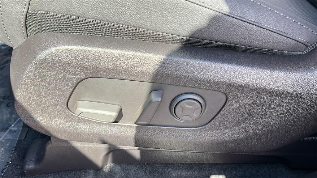 new 2026 Kia Carnival Hybrid car, priced at $55,460