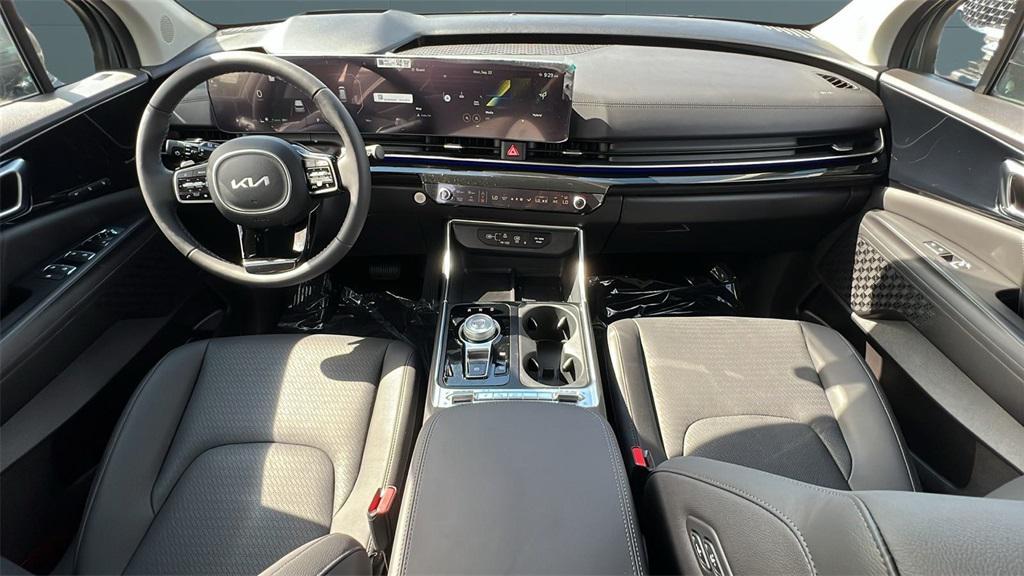 new 2026 Kia Carnival Hybrid car, priced at $55,460