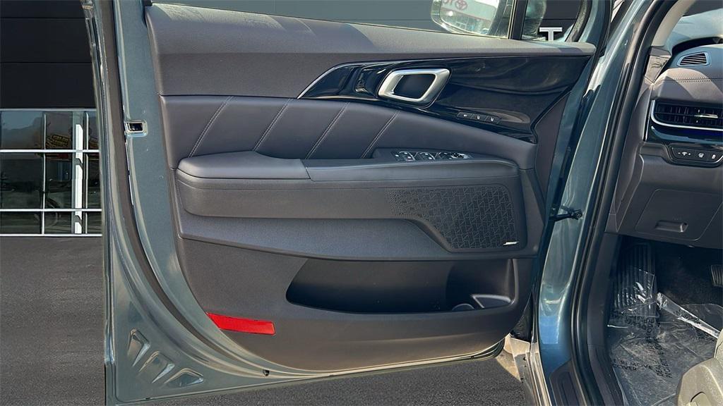 new 2026 Kia Carnival Hybrid car, priced at $55,460