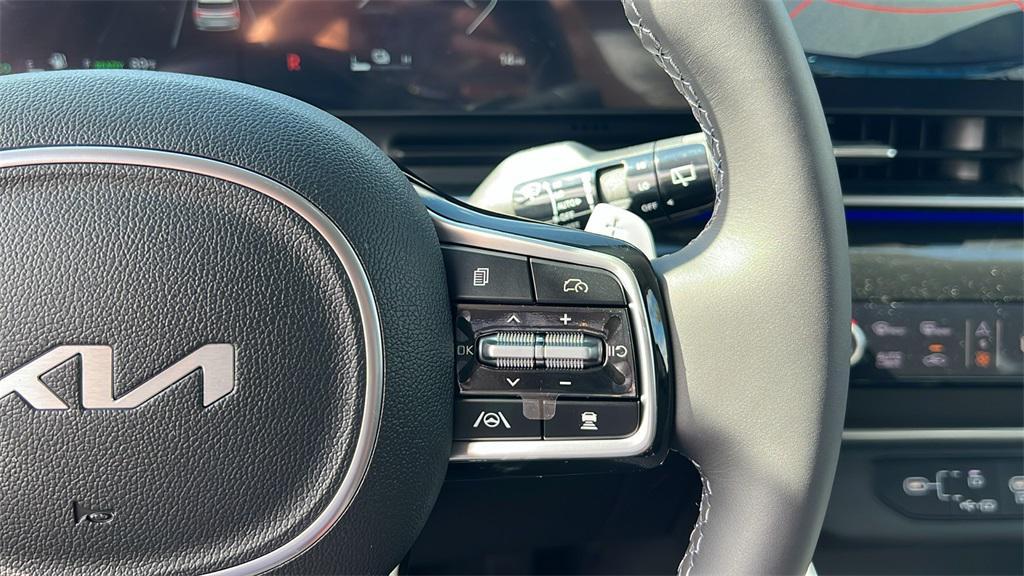 new 2026 Kia Carnival Hybrid car, priced at $55,460