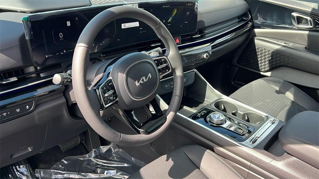 new 2026 Kia Carnival Hybrid car, priced at $55,460