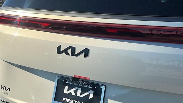 new 2025 Kia Carnival car, priced at $54,370