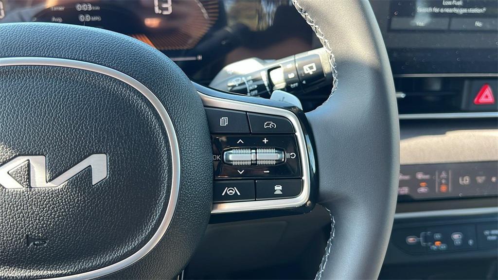 new 2026 Kia Carnival Hybrid car, priced at $45,065