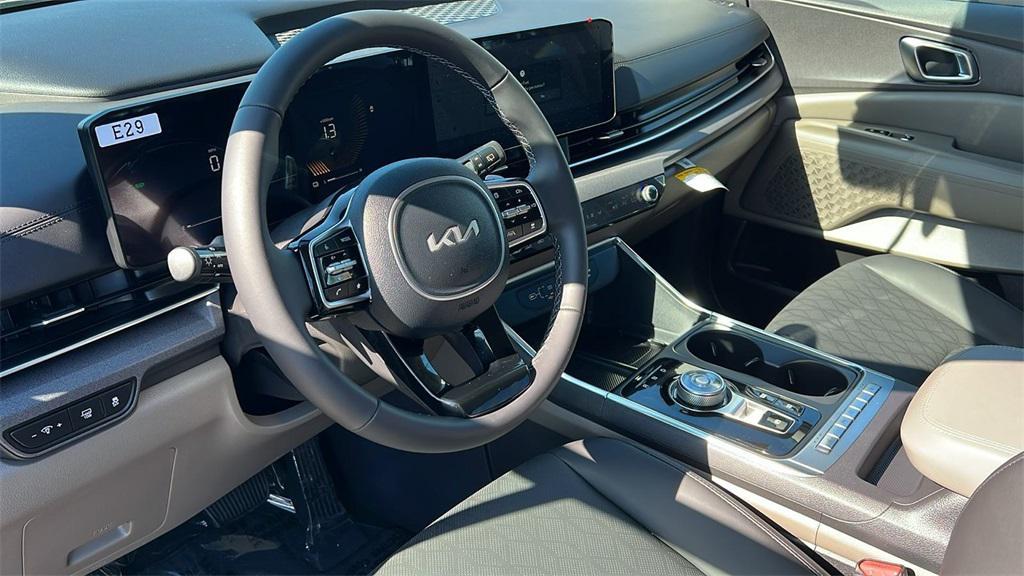 new 2026 Kia Carnival Hybrid car, priced at $45,065