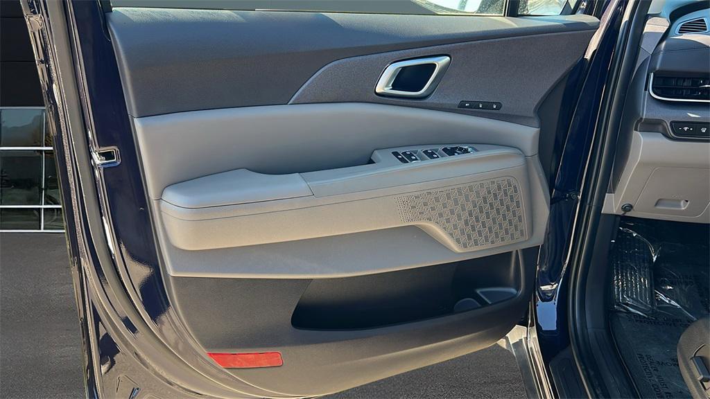 new 2026 Kia Carnival Hybrid car, priced at $45,065